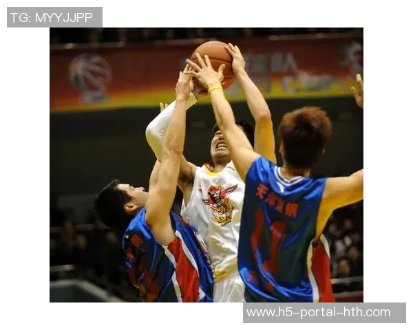 北京金隅与山东黄金的激烈对决谁能在篮球赛场上笑到最后